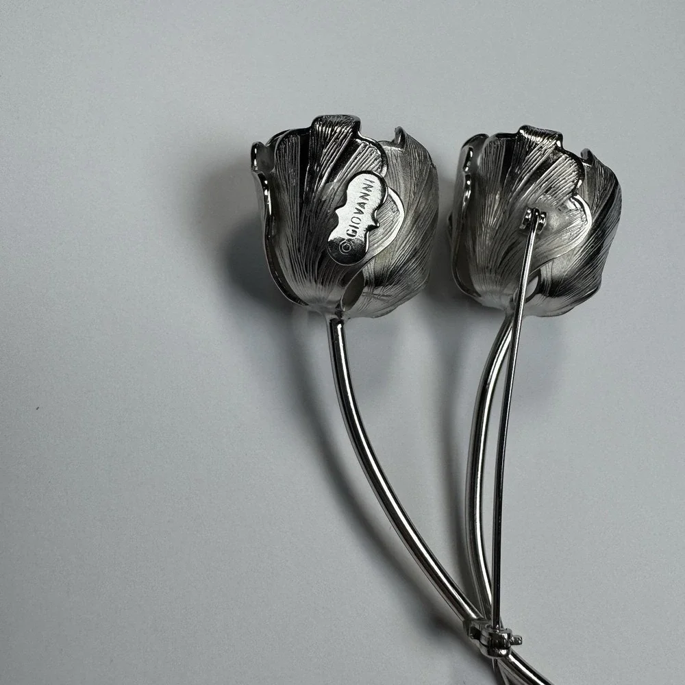 Vintage Giovanni Signed '60s Brushed Silver Tone Stemmed Roses Flower Brooch Pin
